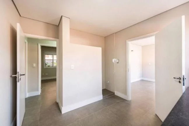 Imagem Vende-se casa reformada com 405 metros quadrados e 4 suítes no Alto de Pinheiros Casa com 405m² de...