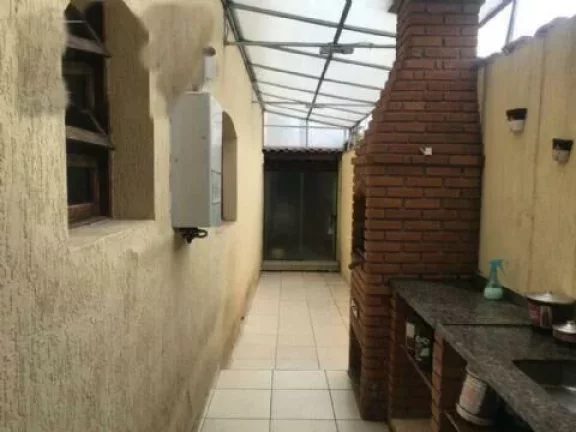 Imagem Sobrado com 3 Quartos e 3 banheiros à Venda, 237 m² por R$ 650.000