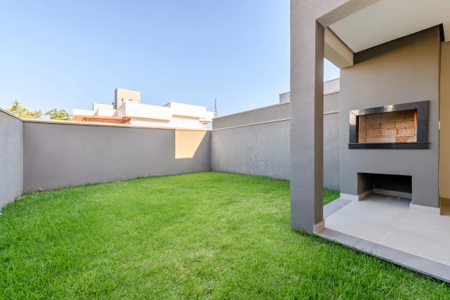 Imagem Sobrado de 3 quartos sendo 1 suíte com acabamento de alto padrão e localização Excelente