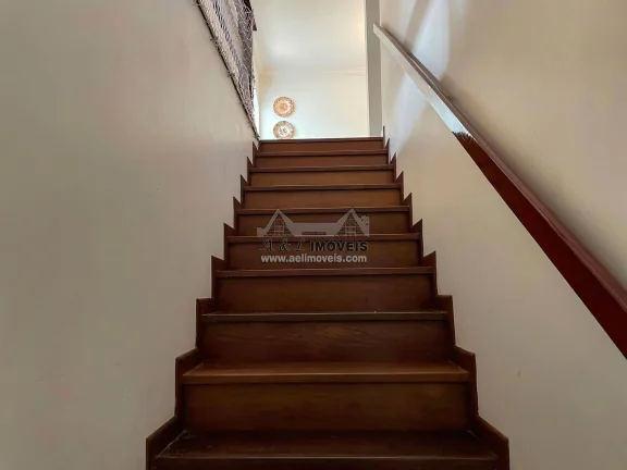 Imagem Casa à venda em Campos do Jordão - Com 4 dormitórios próximo ao Capivari