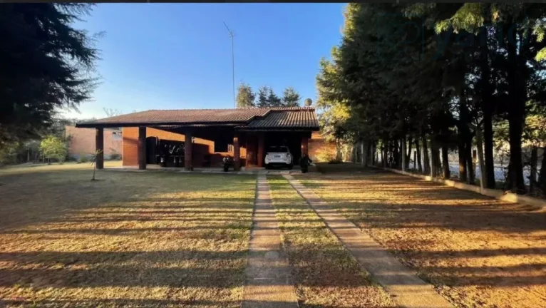 Imagem Casa à venda em Jundiaí-SP, Bairro Caxambu: 3 quartos, 1 suíte, 1 sala, 1 banheiro, 5 vagas de garagem, 200m² de área. Aproveite!