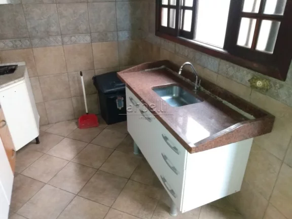 Imagem Casa térrea com 247 metros de área total, 3 dormitórios, 2 banheiros, sala, 1 quarto reversível ...