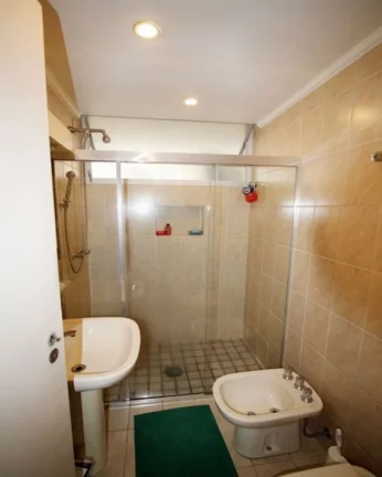 Imagem Apartamento amplo, bem distribuido, com living para dois ambientes, lavabo, 3 dormitórios sendo 1 s...