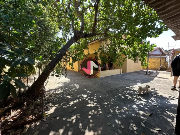 Imagem CASA DE ESQUINA PARA VENDA. casa muito bem localizada contento: -3 quartos sendo 1 suíte -sala de e...