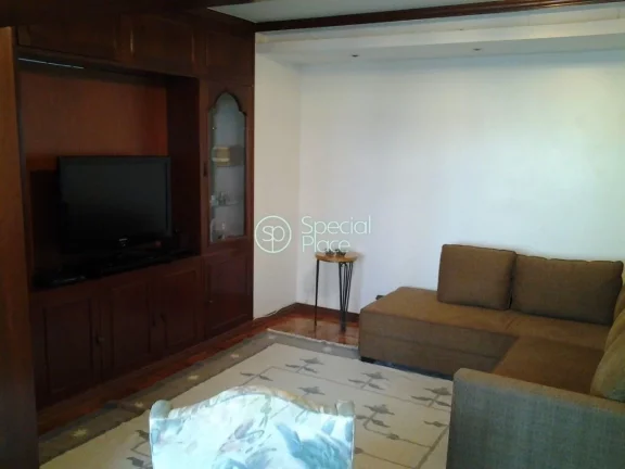 Imagem Apartamento super espaçoso, com 270m2, 4 dormitórios ( 1 suíte ) e 2 vagas na garagem. Amplo livi...