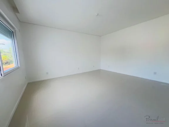 Imagem Apresentamos uma magnífica casa ampla e semi-nova localizada em Jurerê Internacional, um dos desti...