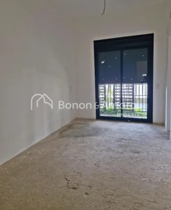 Imagem Casa com 2 suítes, amplas salas de estar e jantar, lavabo, cozinha e lavanderia. O condomínio é e...
