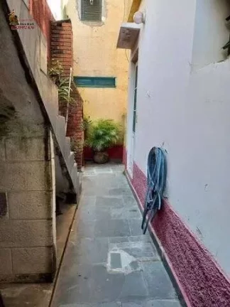 Imagem SOBRADO BEM LOCALIZADO COM 2 DORM, 1VAGA, EDÍCULA
