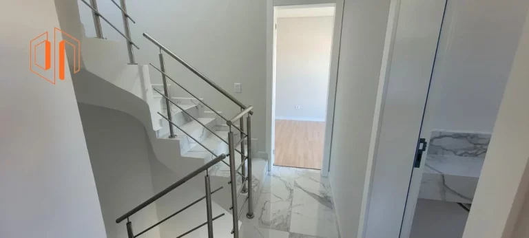 Imagem Sobrado para Venda em Curitiba, Cajuru, 3 dormitórios, 1 suíte, 3 banheiros, 1 vaga