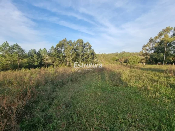 Imagem Chácara com 3 residências a poucos metros da cidade