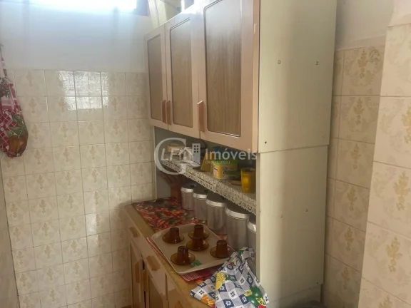 Imagem Casa espaçosa e luxuosa no Centro de Campo Grande-MS: 6 quartos, 4 salas, 2 banheiros, 12 vagas de garagem!