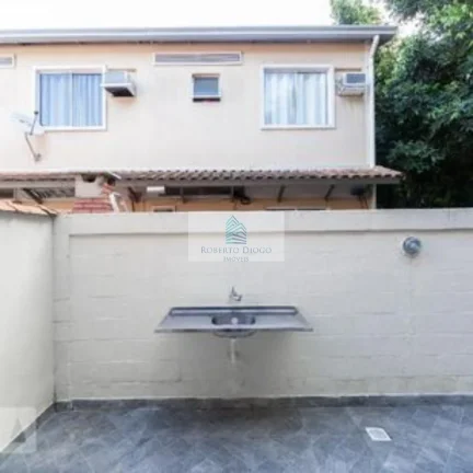 Imagem Casa em Condomínio à Venda em Vargem Pequena, Rio de Janeiro-RJ: 3 Quartos, 1 Suíte, 1 Sala, 2 Vagas de Garagem, 77m²