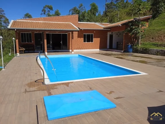 Imagem Chácara à venda com 3 quartos, piscina e área gourmet em Campo Limpo Paulista.