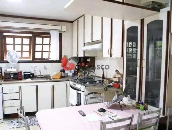 Imagem Sobrado à venda 3 Quartos, 3 Suites, 4 Vagas, 245M², Cerâmica, São Caetano do Sul - SP