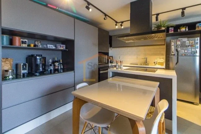 Imagem Apartamento reformado com 55m², 2 dormitórios, sendo 1 suite, 2 banheiros e 1 vaga de garagem. Pos...
