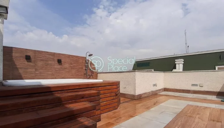 Imagem Cobertura impecável ao lado do Horto. São 210m² de área privativa, 3 dormitórios ( 2 suítes) e...