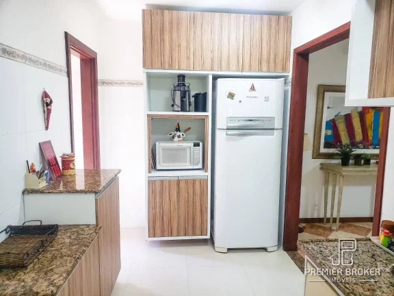 Imagem Casa com 3 dormitórios à venda, 250 m² por R$ 890.000,00 - Panorama - Teresópolis/RJ