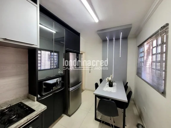 Imagem Excelente casa na Zona Norte de Londrina com 3 dormitórios (1 suíte), edícula, área gourmet, 3 vagas, ar-condicionado, câmeras e portão eletrônico!