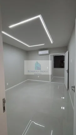 Imagem Apartamento à venda em Copacabana-RJ: 3 quartos, 1 suíte, 1 sala, 3 banheiros, 120m² de área. Venha conferir!