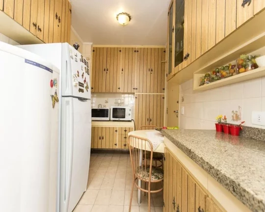 Imagem Apartamento amplo com living, sacada, lavabo, 3 quartos sendo 2 suítes, wc social, cozinha, área d