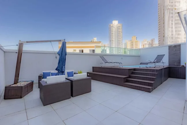 Imagem Apartamento com 2 demi suítes e 1 suíte, 2 vagas de garagem no Centro de Balneário Camboriú