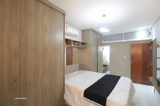 Imagem Esta ampla casa de aproximadamente 180 m² oferece um ambiente acolhedor, funcional e muito bem dist...