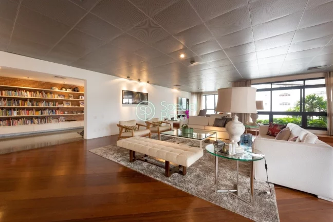 Imagem Apartamento com 500m² situado em um dos bairros mais arborizados de São Paulo - Real Parque, próx...