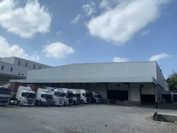 Imagem Galpão em Cotia - DISPONÍVEL PARA VENDA COM RENDA