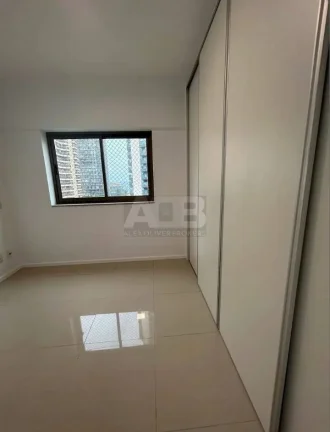 Imagem Apartamento à venda na Barra da Tijuca, 140m2, 4Qtos, 2vgas, Quadra d Praia