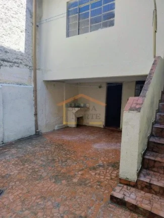 Imagem Casa antiga 2 dormitórios, 1 banheiro, 
1 vaga de garagem e cômodos amplos. Imóvel precisa de ref...