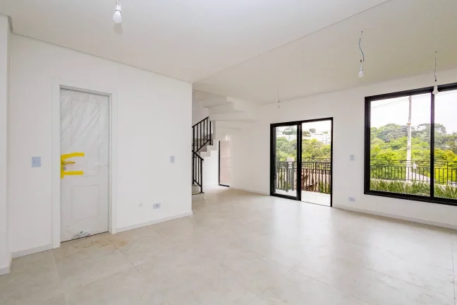 Imagem Sobrado com 3 Suítes, 2 vagas, churrasqueira à venda, 190 m² por R$ 1.304.680 - Vista Alegre - Curitiba/PR
