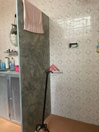 Imagem asa no centro com varandão, 03 salas cinco quartos,dependencia completa ,copa cozinha,02 banheiros,duas suites,vaga para dois carros,excelente locali