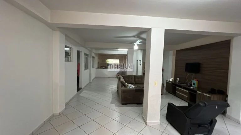 Imagem Casa de 5 dormitórios à venda no bairro Mercês, Uberaba