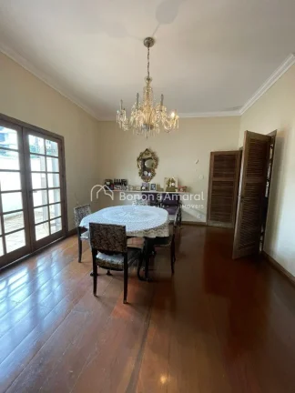 Imagem Elegância e Segurança: Casa em Bolsão no Jardim das Palmeiras. Viva com tranquilidade total a uma...