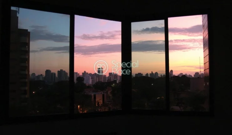 Imagem Excelente apartamento, 326 metros, 4 dormitórios, 2 suítes, 2 quartos com uma suíte americana, sa...
