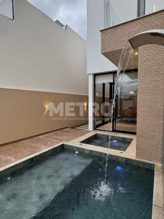 Imagem Casa com 4 quartos, sendo todos suítes, 01 com closet, piscina no Alphaville