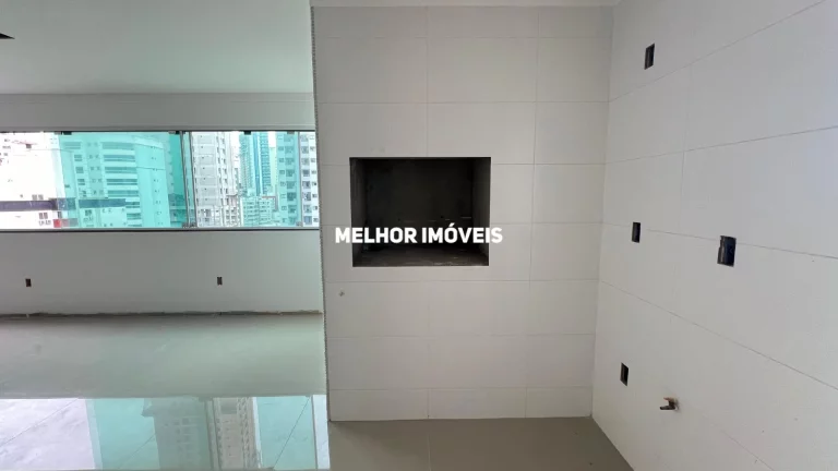 Imagem Apartamento com 03 suítes e 02 vagas, localizado no Centro de Balneário Camboriú