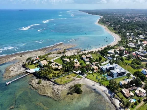 Imagem A 5ª Avenida Imóveis apresenta esse lindo apartamento totalmente decorado no Condominio Villa Azure, na paradisíaca praia da Penha - Ilha de Itaparica