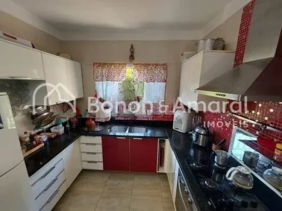 Imagem Casa ampla, arejada com bom acabamento. A residência de 5 andares possui 3 suítes sendo 1 suíte m...