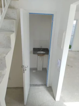 Imagem Sobrado com 2 dormitórios à venda, 61 m² por R$ 340.000,00 - Vila Urupês - Suzano/SP