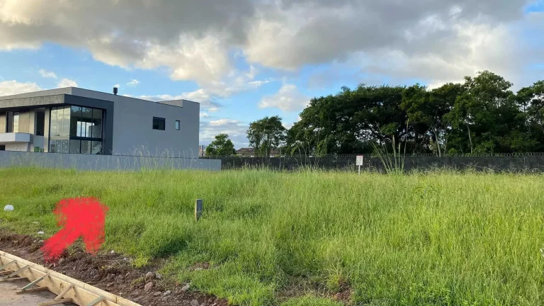 Imagem Terreno no condomínio Caledônia com 652,17m2 em Camboriú-SC