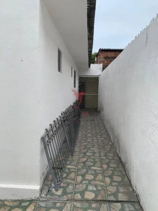 Imagem Vende-se casa com localização excelente no Miramar