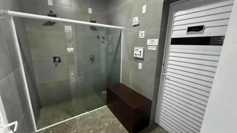 Imagem Apartamento mobiliado com 4 dormitórios sendo 4 suítes e 3 vagas de garagem em Itapema/SC