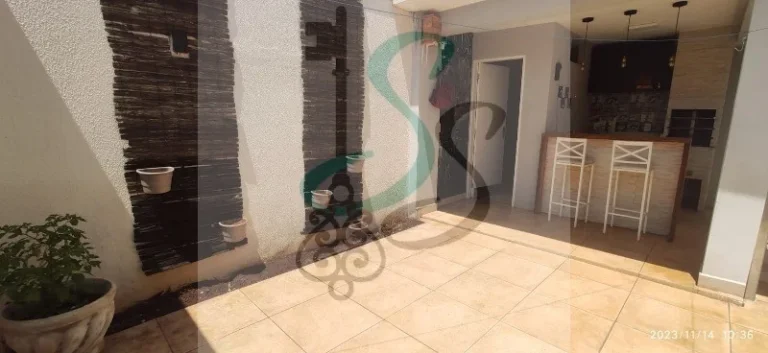 Imagem Venda de casa no Saltinho, Paulínia. Casa em condomínio fechado com 3 dormitórios com armários, sala, cozinha com armários, forno e cooktop, lavand