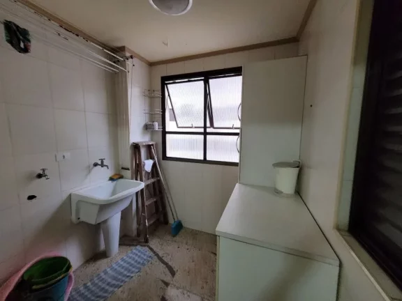 Imagem PITANGUEIRAS - LOCAL NOBRE, APTO COM PISO EM EM GRANITO, EXCELENTE APTO REFORMADO E SUPER ESPAÇOSO, 120 M² ÚTEIS, 02 VAGAS DE GARAGEM, SERV. DE PRAIA