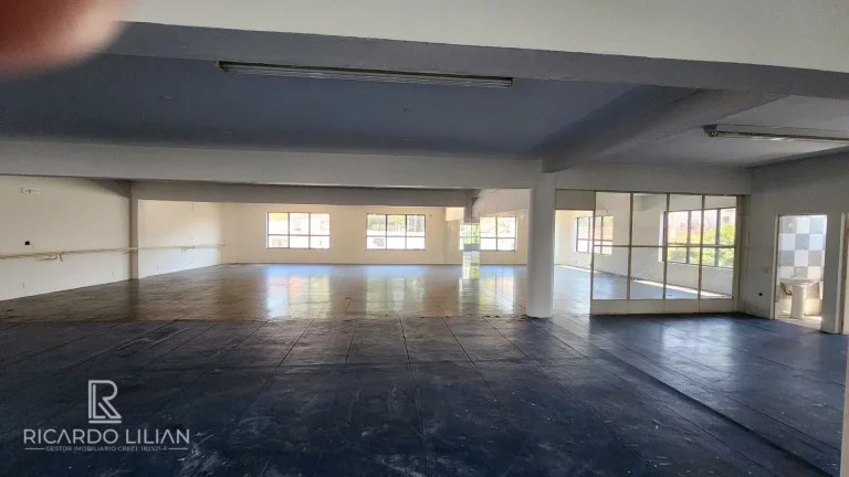 Imagem "Olha o Preço desse Imóvel!!!!! Prédio Comercial de 2558m² em Guarulhos: Ideal para Diversos Negócios!"