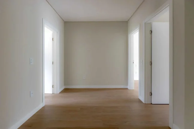 Imagem Sobrado Geminado, novo! Com 4 suítes e 2 vagas de garagem no Centro de Balneário Camboriú