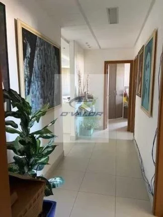 Imagem Vendo apto de luxo, com moveis planejados e vista definitiva para o mar, com 201 m2, varanda, 4 suítes e DCE