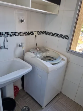 Imagem Apartamento com 63 metros quadrados, com 2 dormitórios, 1 banheiro com box em vidro e gabinete de l...