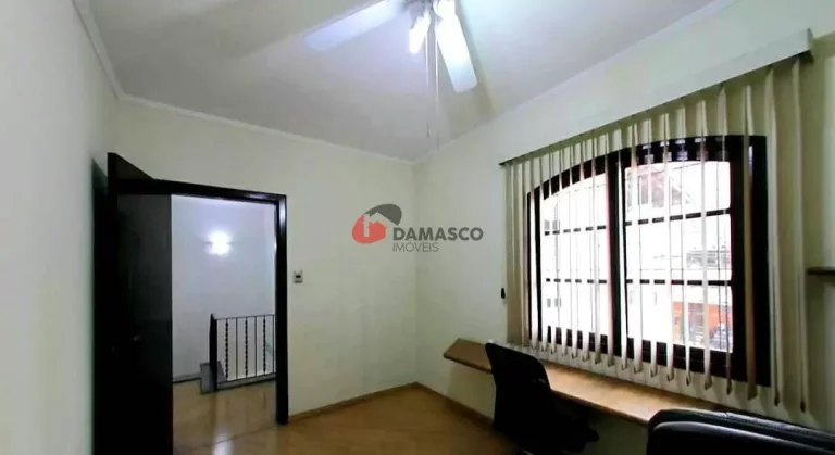 Imagem Sobrado à venda 2 Quartos, 1 Suite, 2 Vagas, 238M², Barcelona, São Caetano do Sul - SP